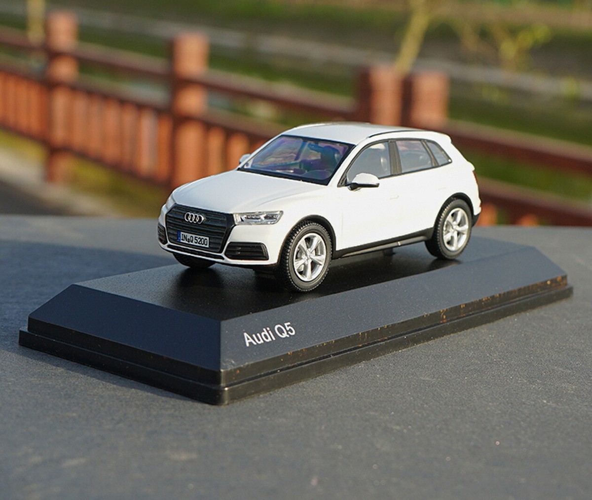 1/43 Scale AUDI Q5 2017 White Diecast Car Model Toy Collection