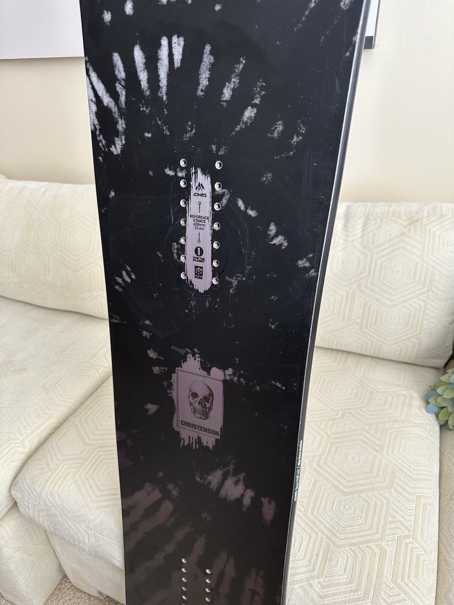 Snowboard Jones Storm Wolf 162 designed by surf shaper Chris Snowboard Jones Storm Wolf 162 designed by surf shaper Chris