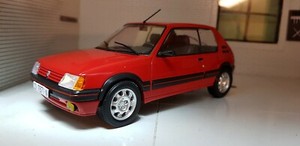 Peugeot 205 GTI 1600 Rouge - Ottomobile 1/18 - Modèle Réduit En Résine - Collection