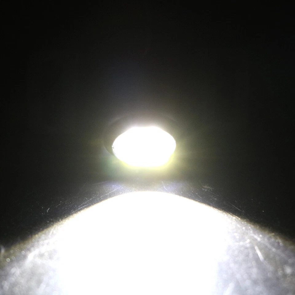 Luz trasera auxiliar de respaldo para estacionamiento con carcasa plateada para automóvil impermeable Foto 4 de 4