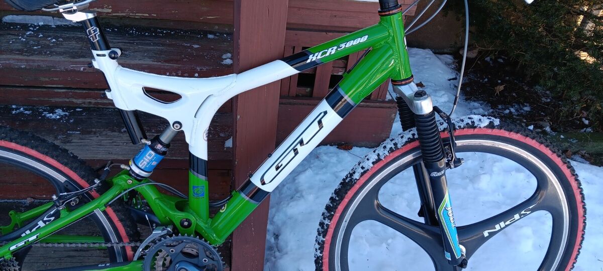 RARE GT XCR 3000 I-DRIVE FULL SUSPENSION. SPIN 3 SPOKE RARE GT XCR 3000 I-DRIVE FULL SUSPENSION. SPIN 3 SPOKE