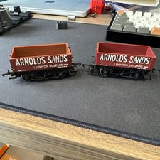 Hornby R.097 And R.717 Arnold’s Sands 5 Plank Wagons OO Gauge