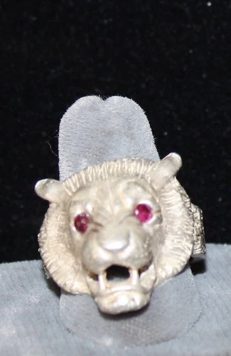 Vintage Sterling Silver 925 Lion Ring,  Wild Cat Head with  Ruby eyes,  Amcast