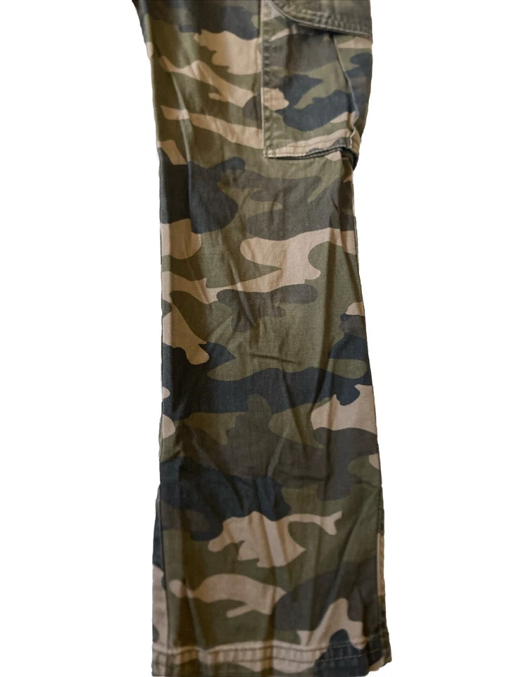 Children’s Place Elastic Waisted Adjustable Straps Camo Cargo Pants Kids Size 8 - Image 4 of 4