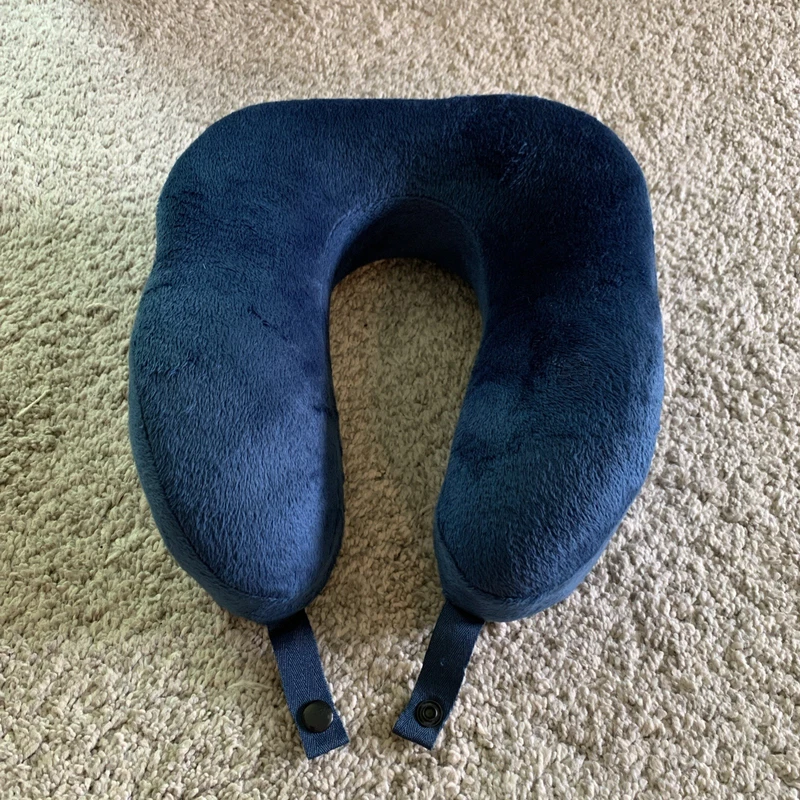 memory foam U-shaped pillow listed in perfect condition