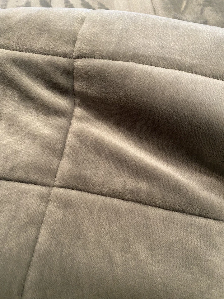 Edredón manta acolchada King de gran tamaño de satén Cuddledown verde salvia. Excelente! Foto 2 de 4