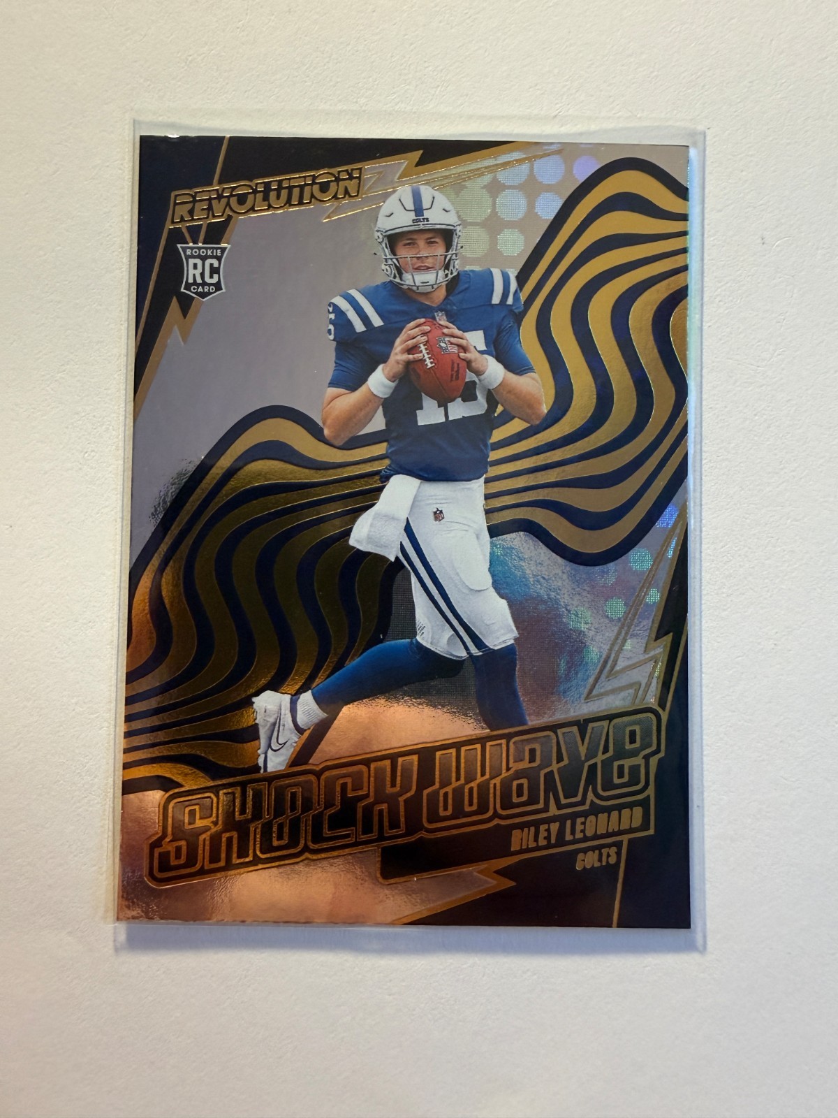 2025 Panini Revolution - Shockwave Riley Leonard #32 (RC)
