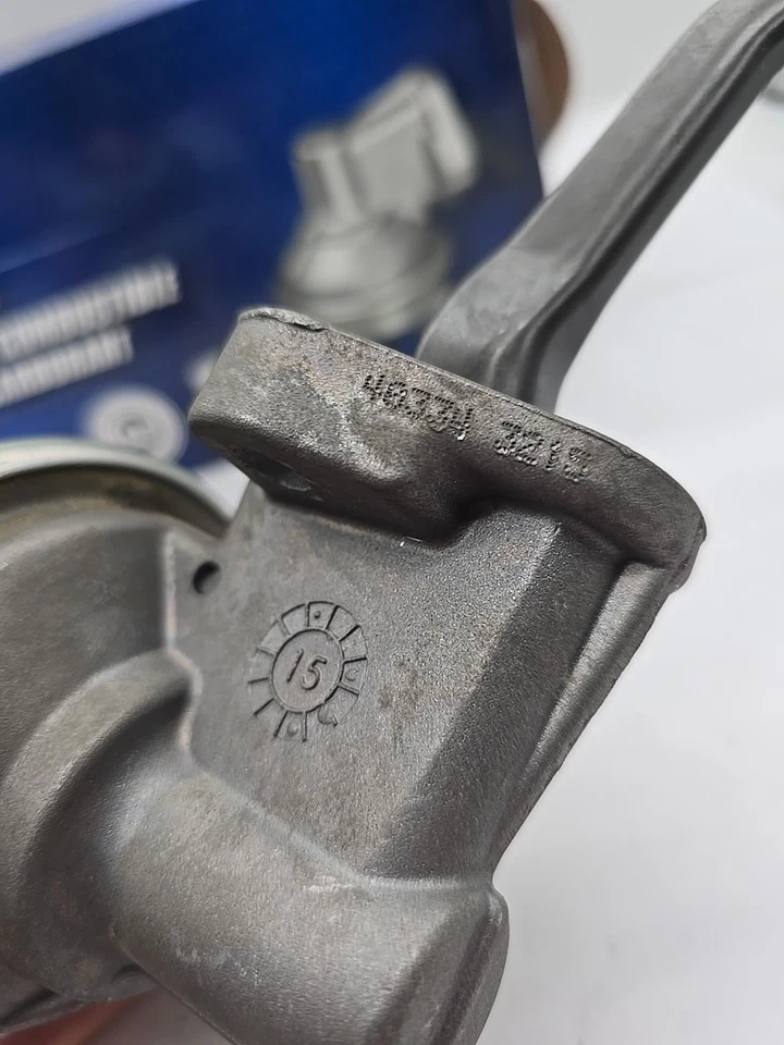 Bomba de combustible mecánica Carquest 40334 Foto 2 de 4