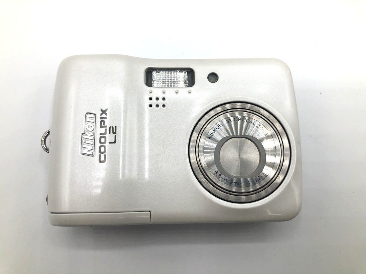 Nikon Coolpix L2 6.0MP WH Compact Digital Camera Cute Retro CCD