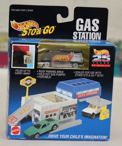 VINTAGE 1995 Hot Wheels Sto & Go Gas Station Team Racing Van *NEW