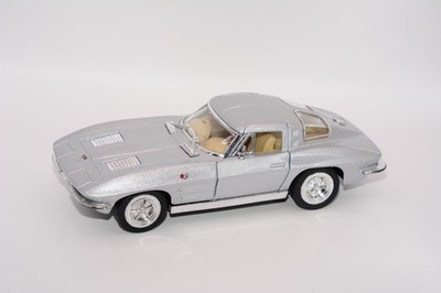 Kinsmart 1/36 Scale Pull-Back 1963 Corvette Stingray in Silver