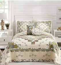 NIP Modern Heirloom Collection Olivia Full/Queen Bedspread Only