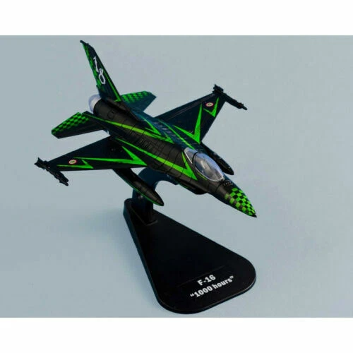 Modellini statici di aerei e veicoli spaziali Italeri scala 1:8