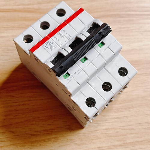 1X Interruttore in miniatura per S203-D63 S203D63 3P D 63A - Foto 1 di 4