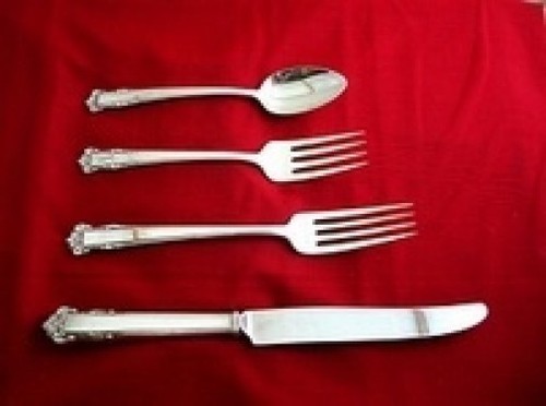 English Shell by Lunt Sterling Silver Regular Size Place Setting(s) 4pc - Picture 2 of 5