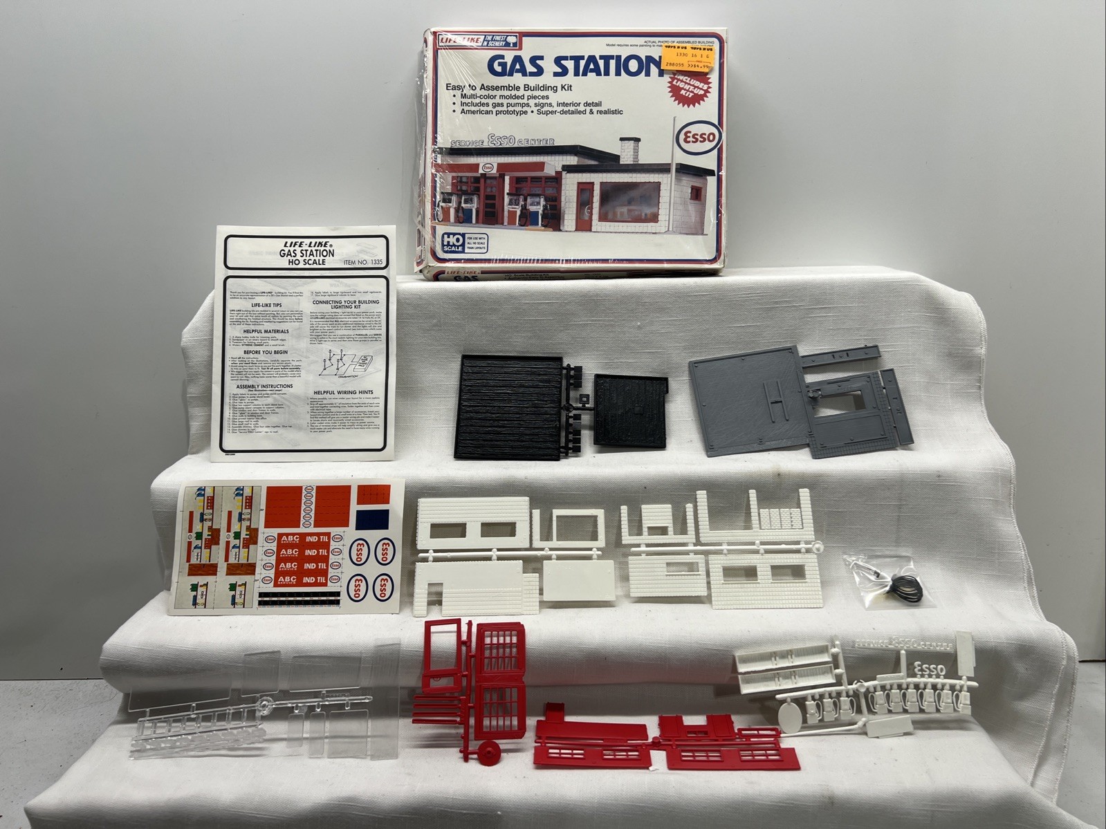 LIFE-LIKE THE FINEST SCENERY ESSO GAS STATION HO SCALE KIT OPEN NEW COMPLETE
