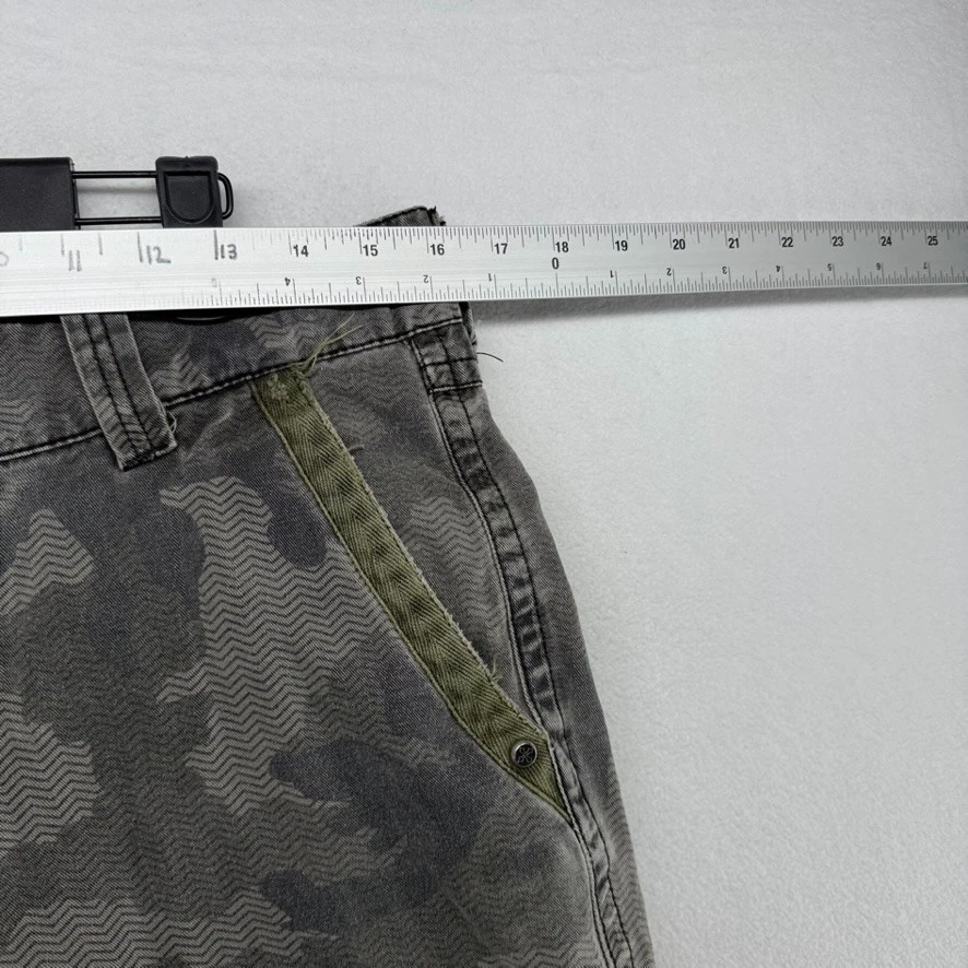 复古 Affliction 短裤男式 30 迷彩宽松滑板货物破旧 Y2K 90 年代 — 第 3/4 张图片