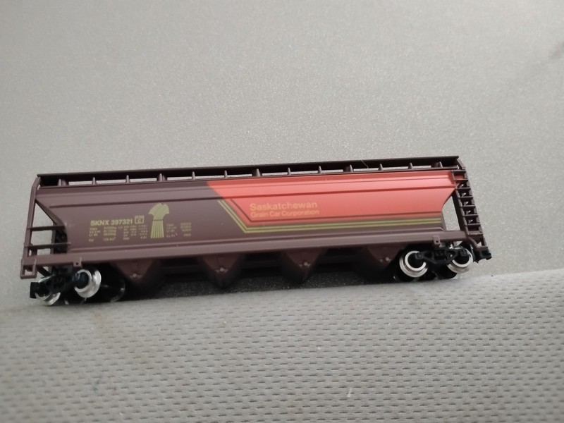 Saskatchewan Canada Brown and Orange Good Shape N Scale Cover Hopper Train Car