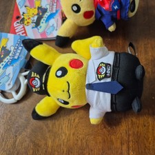 Porte-clés Peluche Exclusif Pokémon Centre HND Aéroport Pikachu Pilote + Agent de Cabine