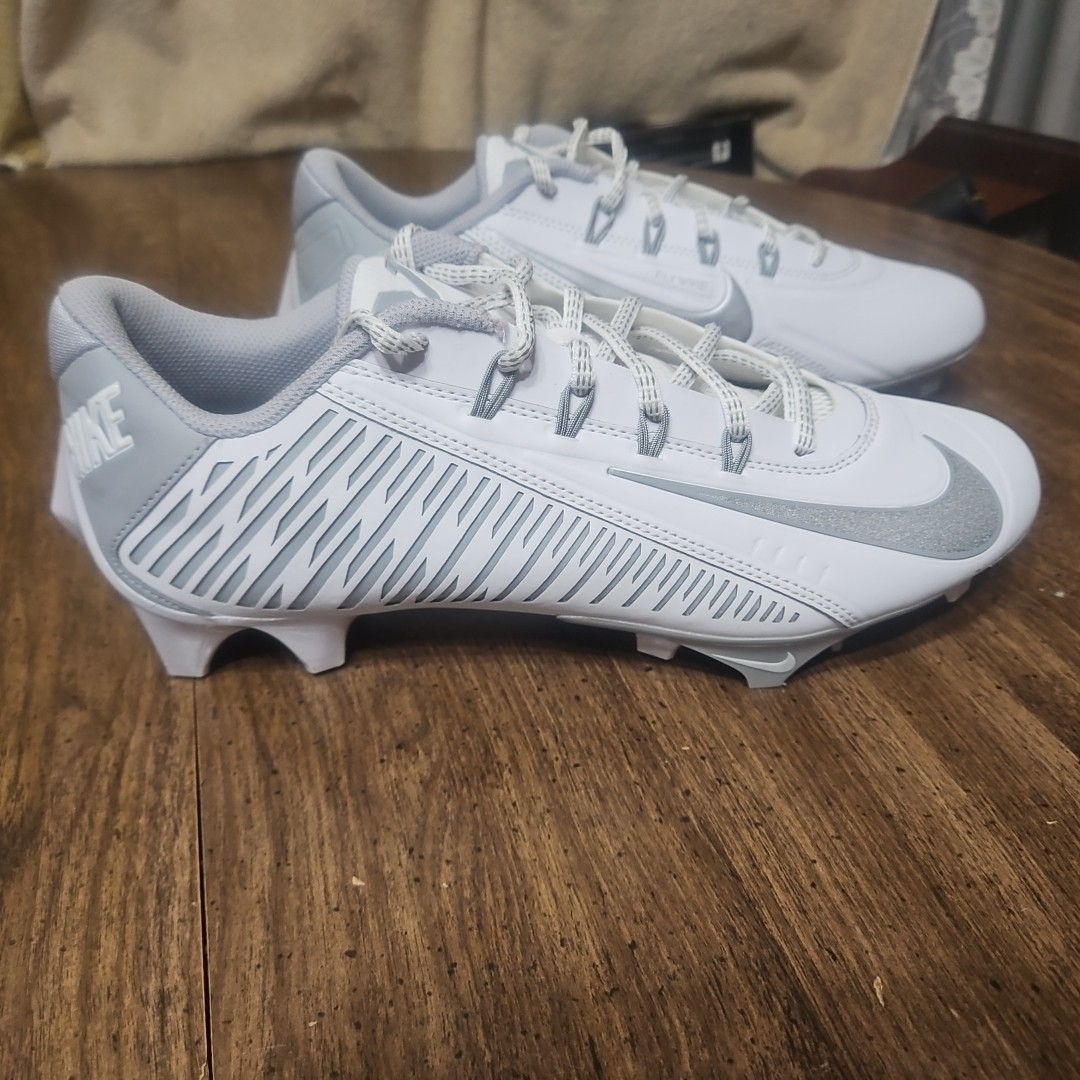 football cleats size 9.5