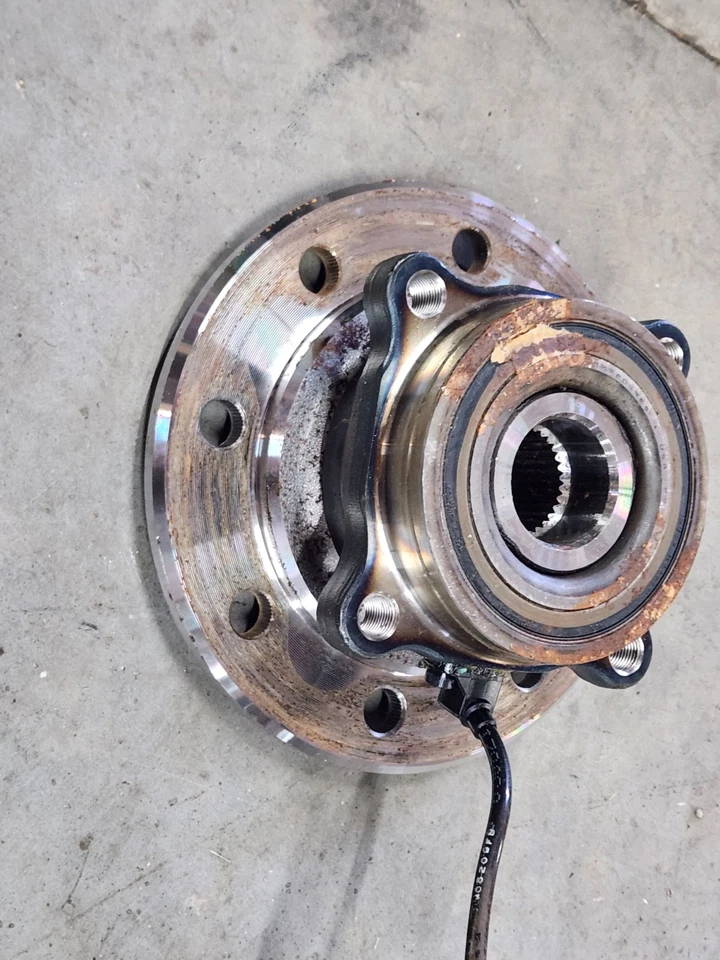 Conjunto de cojinete de rueda delantero y cubo 98-99 Dodge Ram 3500 LH Mopar 52069879AA Foto 4 de 4