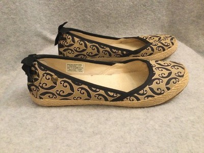 Women s UGG Slip On Flats. Size 6.5. They Are In Excellent Condition!!!!!