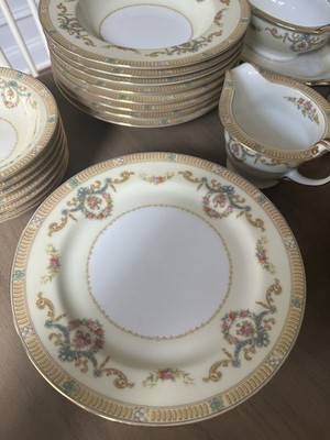 Noritake china Tybalt Floral Porcelain Dinner Service Set