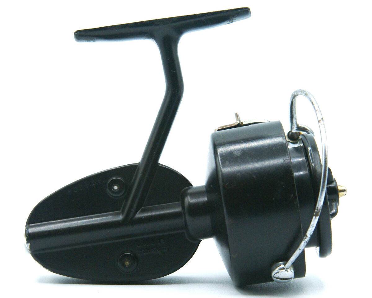 Fourth Version Mitchell Full Bail Spinning Reel in Very Good Fourth Version Mitchell Full Bail Spinning Reel in Very Good