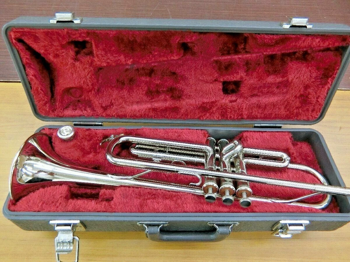 YAMAHA YTR-1310 Trumpet w/Hard Case Mouthpiece Silver Nickel Brass Used  JAPAN