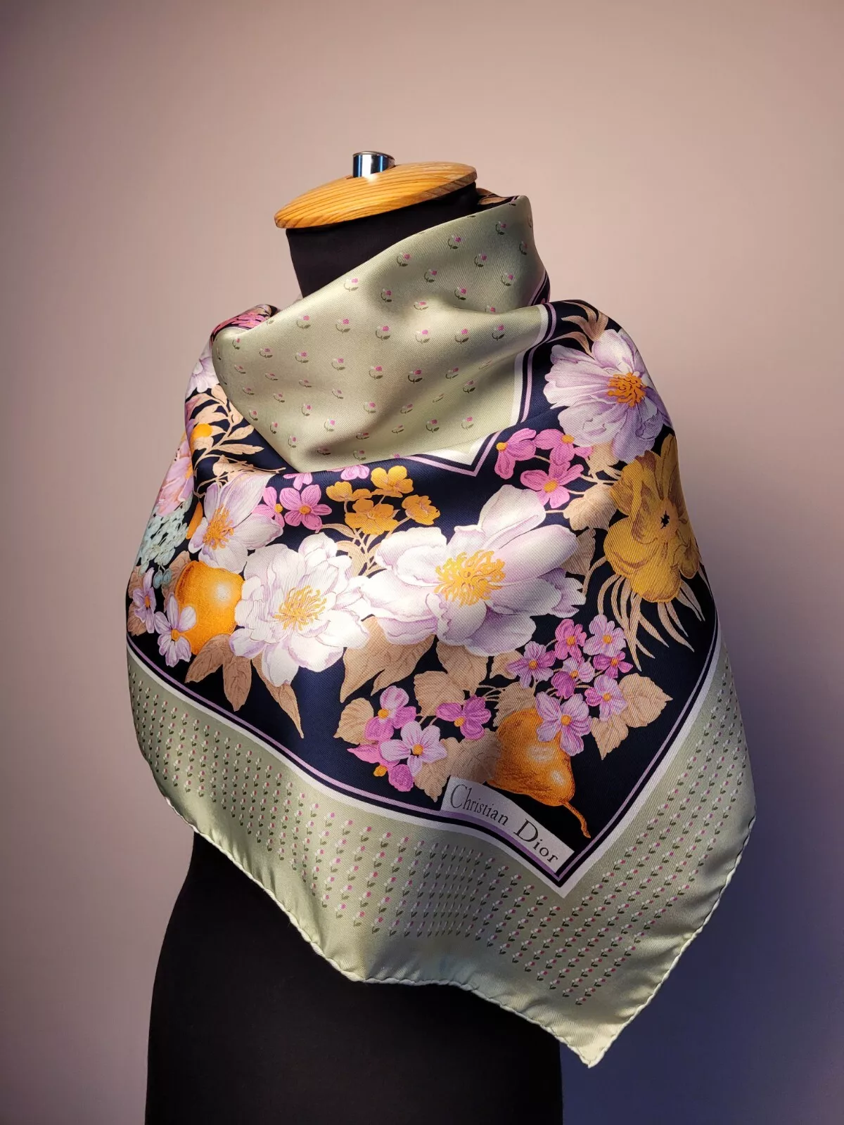 Foulard Christian Dior vintage en soie verte à fleurs carré 30