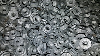 NEW 1/4-20 HEX FLANGE LOCK NUTS WITH SERRATION, CASE HARDENED, PLN (200 PC LOT)