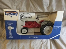 Country Classics, Ford 900 Tractor 