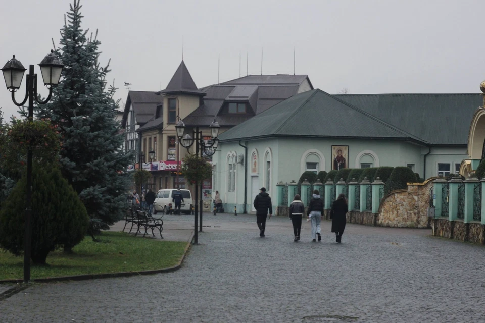 KMZ Helios-44 Black 13 blades, 58mm F/2.0, M42 mount, USSR Lens FULLY SERVICED - Image 4 of 4