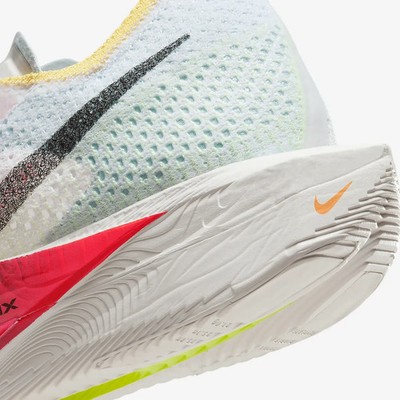 Nike ZoomX VaporFly Next% 3  display picture 1