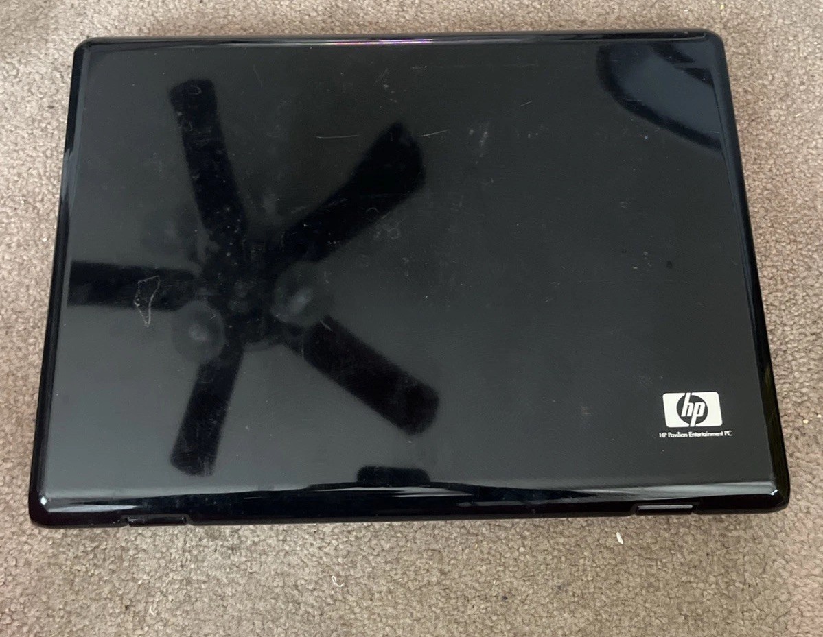 HP Pavilion DV9000 - 画面デカい昔のPCです hp Pavilion dv9000 【Windows7・17インチワイド液晶・GeForce