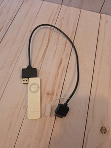 Apple iPod Shuffle (1st Generation) White 512MB Untested Charger/transfer cord 