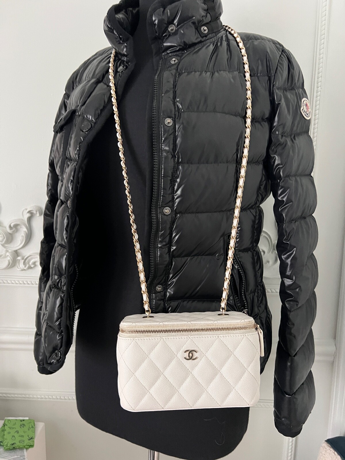 CHANEL Quilted CC GHW Small Vanity Case Chain Shoulder Bag Caviar White image 7