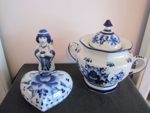 RARE!! - HAND MADE in Russia - Porcelain Teapot Blue & Floral w/Angel & Dish - Afbeelding 1 van 6