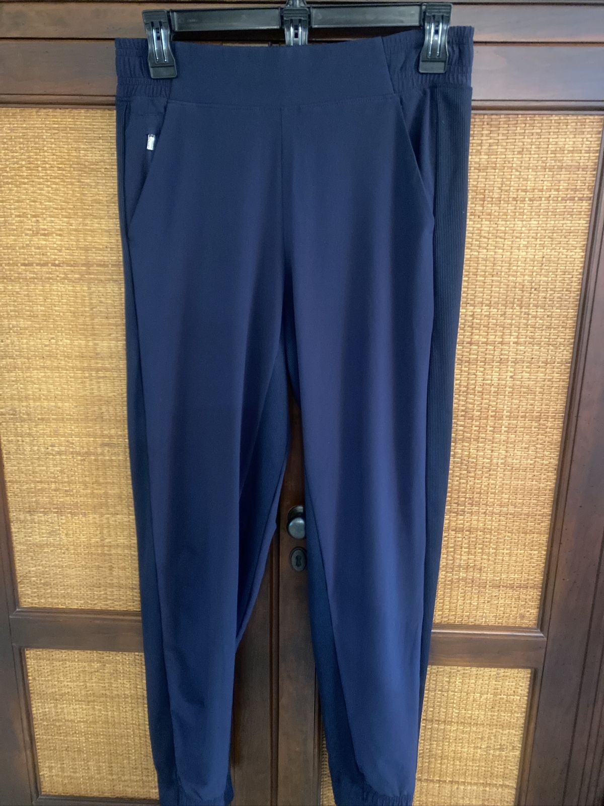 Women’s Athleta (2) Navy Activewear Jogger Pants. EUC… Gem