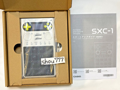 Casio SXC-1 Portable Standalone Sampler in der Hand