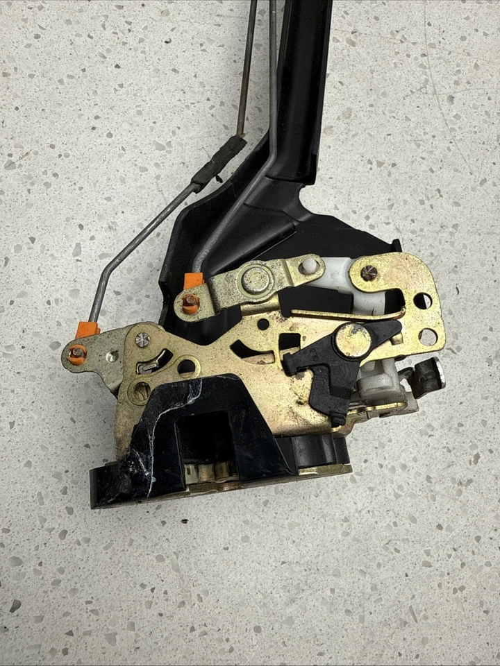 Toyota Corolla Rear Left &RIGHT Electric Lock Actuator 1998-2002 Pair OEM - Image 3 of 4