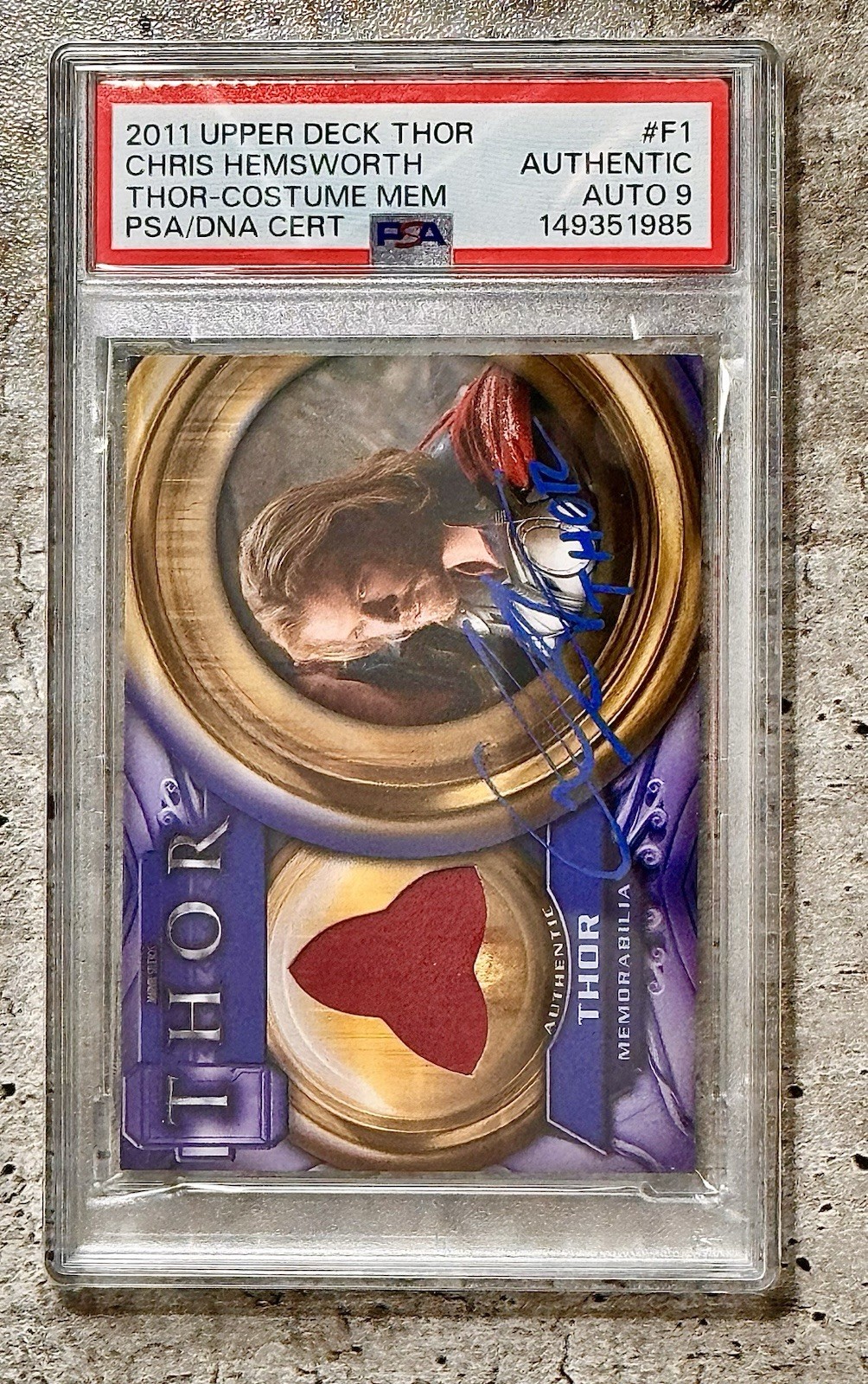CHRIS HEMSWORTH HAND SIGNED THOR 2011 MCU COSTUME CARD UD PSA AUTO 9 SUPER RARE