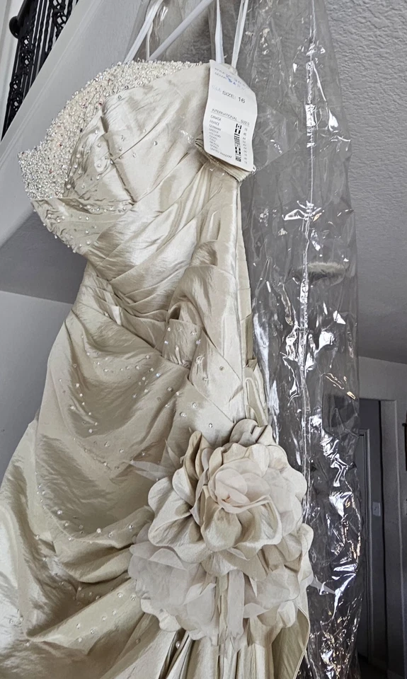 VESTIDO DE NOVIA DEMETRIOS NUEVO Foto 2 de 3