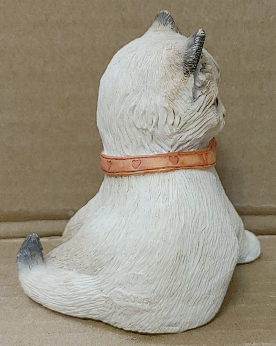 Country Artists November Birthstone Resin Sitting Kitten Figurine