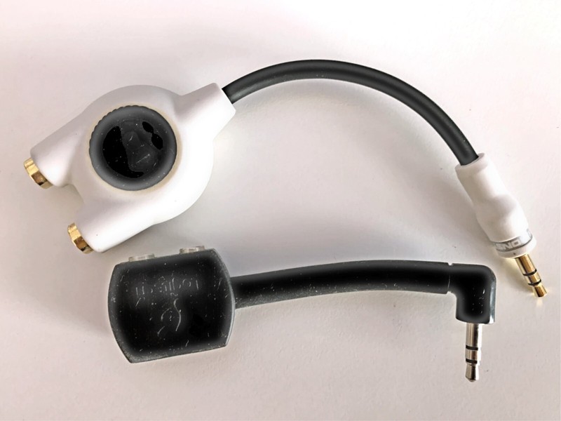 Lot 2 Stereo Splitter Y-Adapters, 1 Male 2 Female 1/8" jack, Monster & Logitech