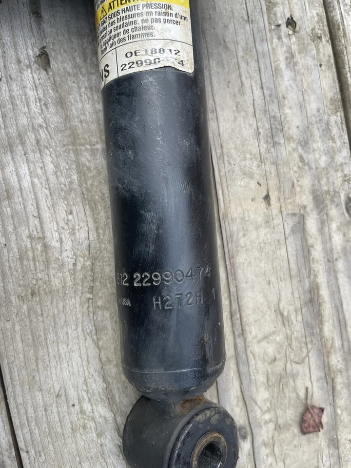 Amortecedor traseiro 22990474 usado fabricante de equipamento original GM 2017-18 Silverado Sierra 2500 HD - 3500 - Imagem 4 de 4