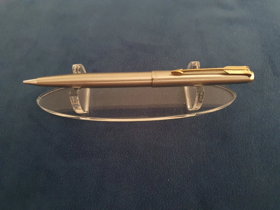 Parker 65 Flight Fountain Pen 14k Nib GP trim  & Mechanical Pencil Set in Box - Image 3 of 4