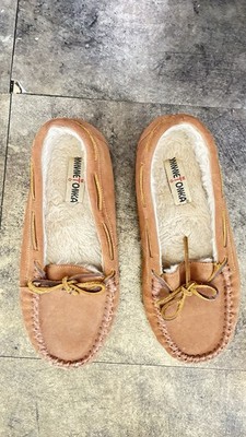 Minnetonka Brown Moccasin Slippers Suede Youth Size 9 Unisex