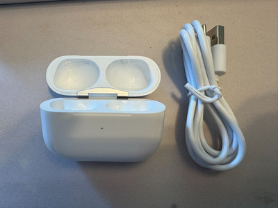 Apple AirPods Pro 2 (1st Gen) -  Charging case with USB