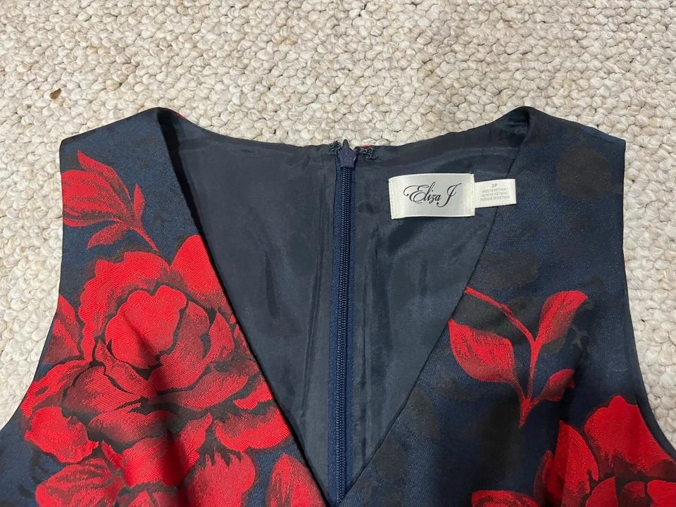 PRETTY! Eliza J Size 2P Floral Fit & Flare Dress Red and Navy - Image 2 of 3